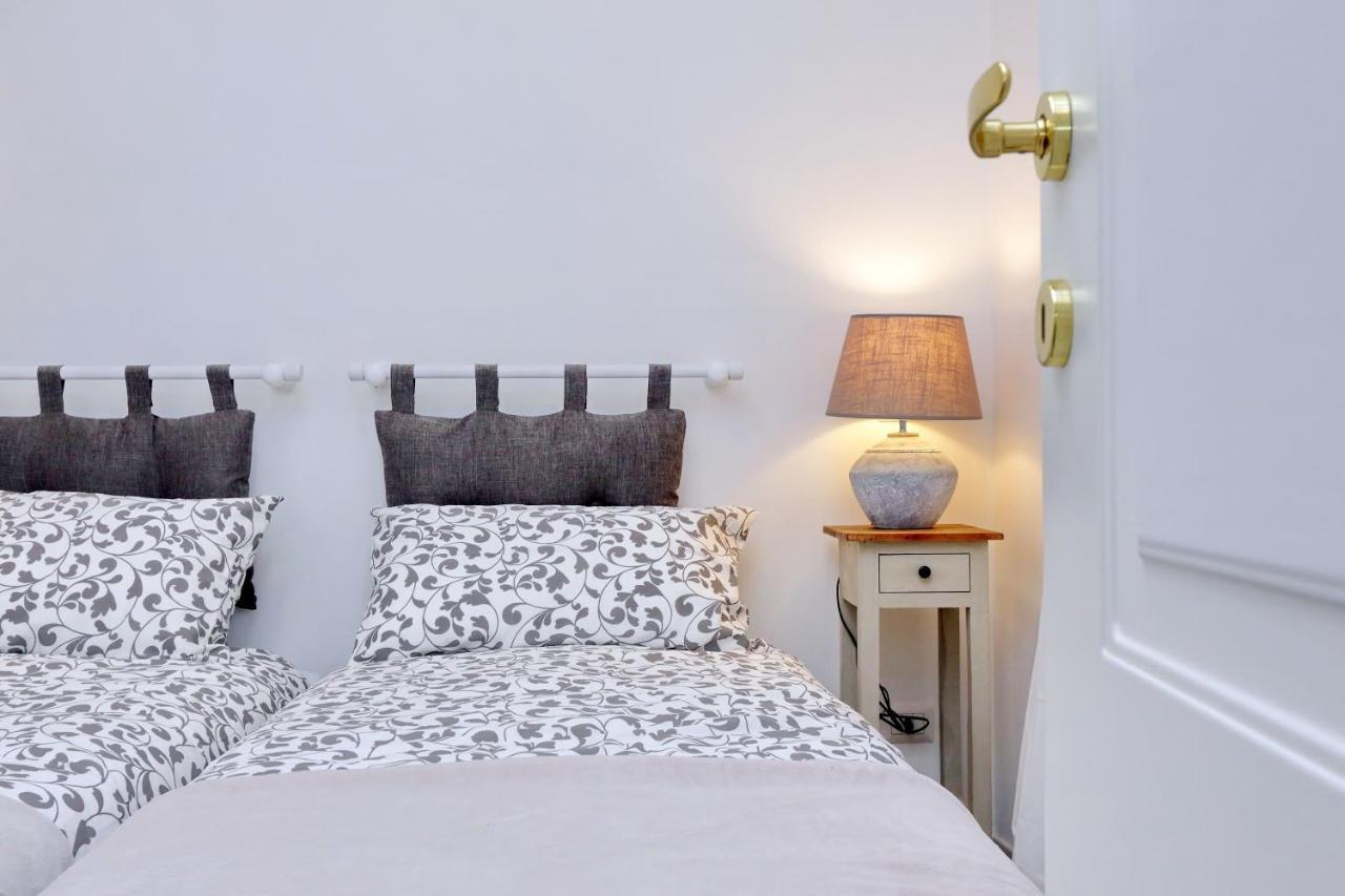 Monti Charming Apartment - Rome Short Let Service Exterior photo